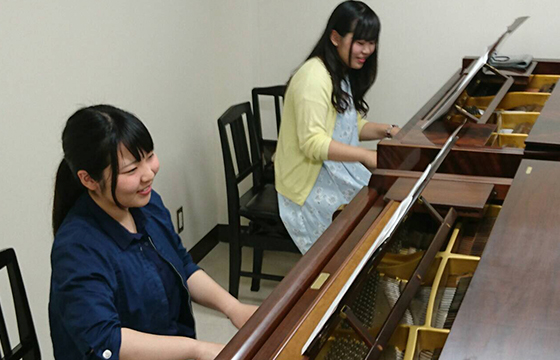 『春や昔』愛媛大学教育学部音楽専攻生（ピアノ連弾）