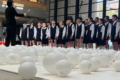 愛媛大学教育学部附属小学校コーラス部の皆さん