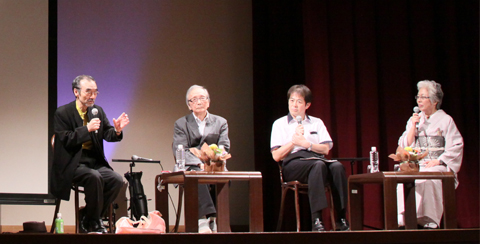 新井満さんと天野祐吉さんを中心に竹田館長と野志市長も加わった座談会